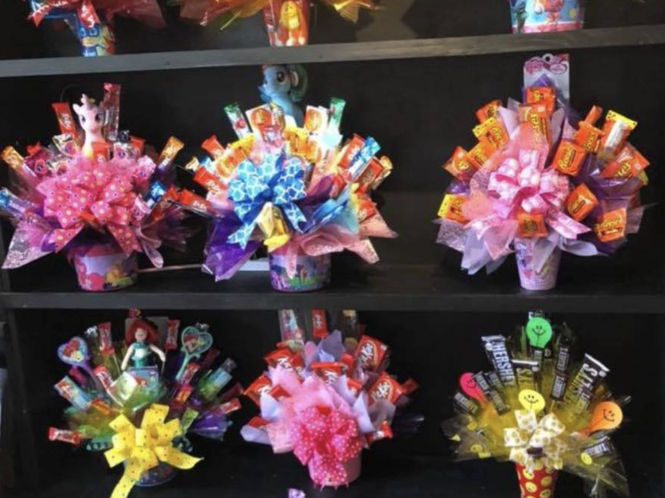 Suzy's Flowers & Gifts, flower arrangements and gift items for special occasions